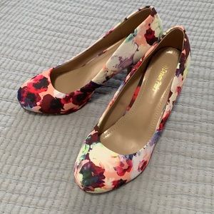 Dream pairs floral print pumps